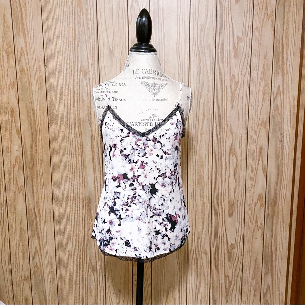 🎀Forever 21 Lace Trim Loose V-neck Cami Tank top